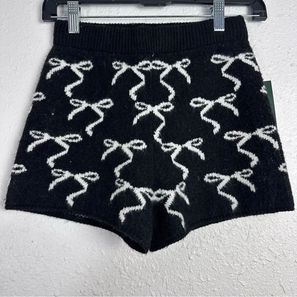 ⭐️Black and White Bow Patterned‎ Women Shorts Size XS